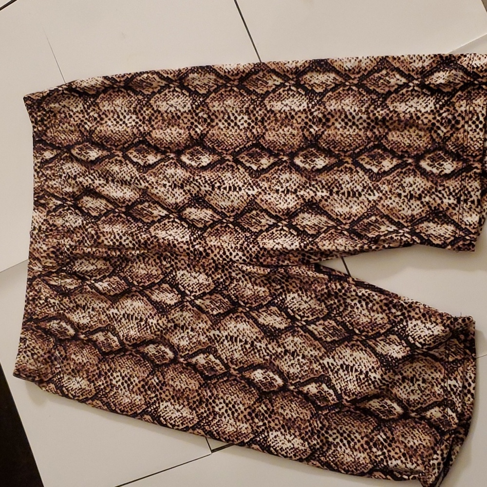 New color alien animal stretch short size L